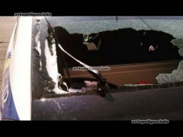 В Киеве неизвестные повредили Toyota Prius полицейских. ФОТО
