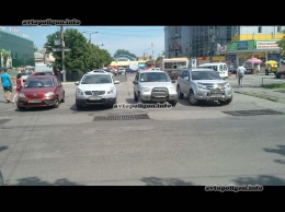 В Бердянске сразу же четыре водителя стали героями парковки. ФОТО