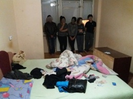 Правоохранители обнаружили в квартире в центре Ужгорода 6 нелегалов из Вьетнама