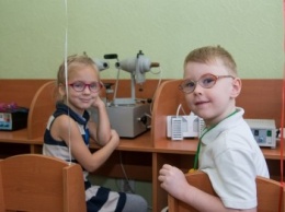 Метинвест помог оборудовать в Мариуполе центр коррекции зрения для детей
