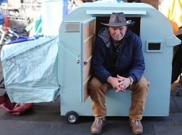 Маленькие домики на колесах могут приютить бездомных