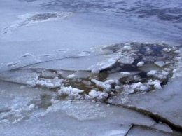 Житель Днепра провалился под лед