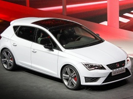 Обновленный Leon Cupra был представлен сотрудниками Seat