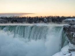 В США из-за аномальных морозов замерз Ниагарский водопад