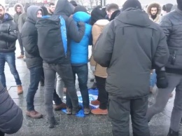 Турецкие фаны перед матчем с "Динамо" совершили гнусный поступок в центре Киева - опубликовано видео