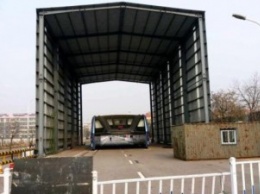 Китай отказывается от уникального вида транспорта - автобуса-тоннеля (фото)