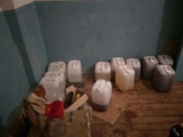 На Сумщине обнаружили подпольный цех по незаконному изготовлению «элитного» алкоголя (ФОТО)
