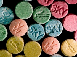 В британских клубах начинают бесплатно тестировать наркотики