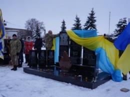 На Черниговщине открыли памятный знак воинам АТО и Героям Небесной Сотни