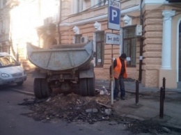 В Одессе вместо поваленного дерева появится парковка? (ФОТО)