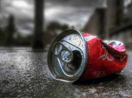Пользователи «ВКонтакте» высмеяли конкурс Coca-Cola фотографиями фаллоимитаторов и банок других напитков