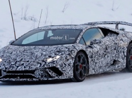 Экстремальный Lamborghini Huracan Superleggera выехал на зимние тесты