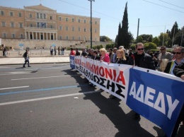 Греки вышли на всеобщую 24-часовую забастовку, протестуя против роста налогов