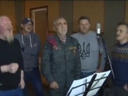 "Молитва на Рождество": украинские музыканты и боец Нацгвардии записали колядку для военных