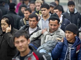 Сотни мигрантов прорвались из Марокко в Испанию
