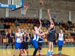Ялтинцы лидируют в обеих лигах Чемпионата Крыма по баскетболу