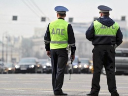 Автомойщик в Москве угнал внедорожник Infiniti и попал на нем в ДТП