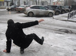 В Днепре из-за гололеда участились случаи переломов