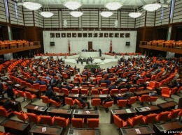Правящая партия Турции внесла в парламент пакет поправок в конституцию