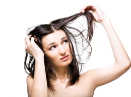 Косметологи объяснили, как правильно мыть волосы