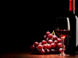 Ученые: Красное вино может продлевать жизнь и омолаживать организм