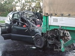 Двойное ДТП на Полтавщине: Opel Zafira протаранил авариный грузовик - погибли двое. ФОТО
