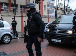 В Стамбуле после теракта полиция проверяет припаркованные автомобили