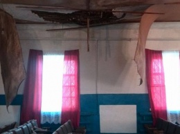 Местные выборы в Украине: в Днепропетровской области на одном из участков обрушилась крыша