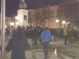 Началось факельное шествие "Азова": охрану обеспечивают 600 силовиков