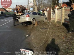 Пьяный таксист снес фанарный столб на Киевщине