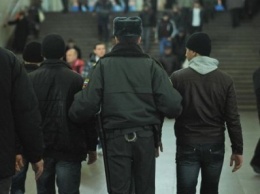 Мигрант из Таджикистана протестировал полицейских Москвы на знание законов