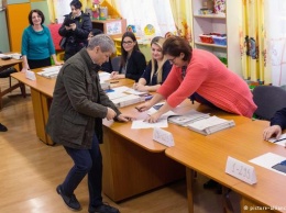 На парламентских выборах в Румынии лидируют социал-демократы