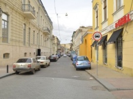 Воронцовский переулок в центре Одессы сделали для пешеходов условно (ФОТО)
