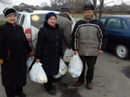 Жители Тельмановского района получили гуманитарную помощь