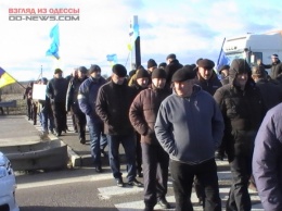 Ветераны МВД для начала заблокировали трассу "Одесса-Киев" на час