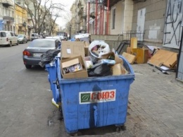 Переулок возле Одесской мэрии утопает в мусоре (ФОТО)