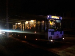 Криворожане, дом которых регулярно "взрывают", ночью грелись в троллейбусе (ФОТО)