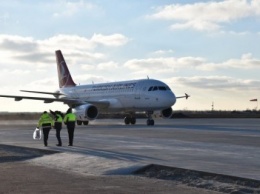 В аэропорт «Херсон» зашел самолет на только что открытую рулежной дорожки