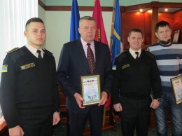 Морская охрана отметила грамотами мэра Бердянска и ветерана АТО
