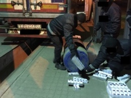 В Ильичевском рыбном порту обнаружили контрабанду сигарет (фото)