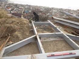 В Бердянске между микрорайонами Лиски и «Азмол» строят новую лестницу (видео + фото)