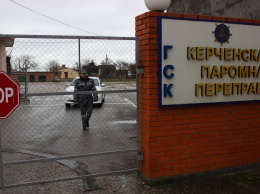 В Крым через паромную переправу пытались провезти "травматику" и самодельный нож (ФОТО)