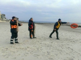Одесские спасатели продолжают нести службу на пляжах города