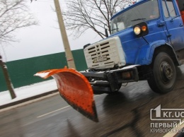 2301 человек расчищают снег в Кривом Роге