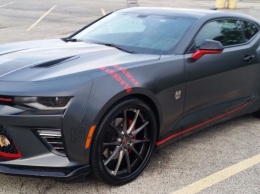 Один из шести Chicago Blackhawks Chevrolet Camaro ушел за 60 000 долларов