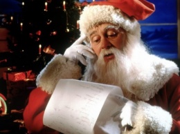 СМИ узнали, какие новогодние подарки просят у Деда Мороза дети знаменитостей