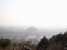 Пекин окутал густой смог: в столице «красный» уровень тревоги