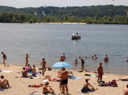 Песком с Жукового острова освежат киевские пляжи