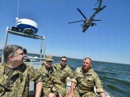 Порошенко пообещал морским пехотинцам новую военную технику