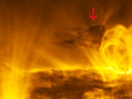 В сети появилось фото гигантского НЛО, заправляющегося от Солнца